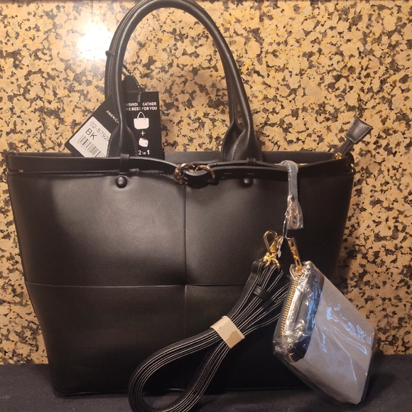 Chic Black Leather Tote Bag - Picture 3 of 3